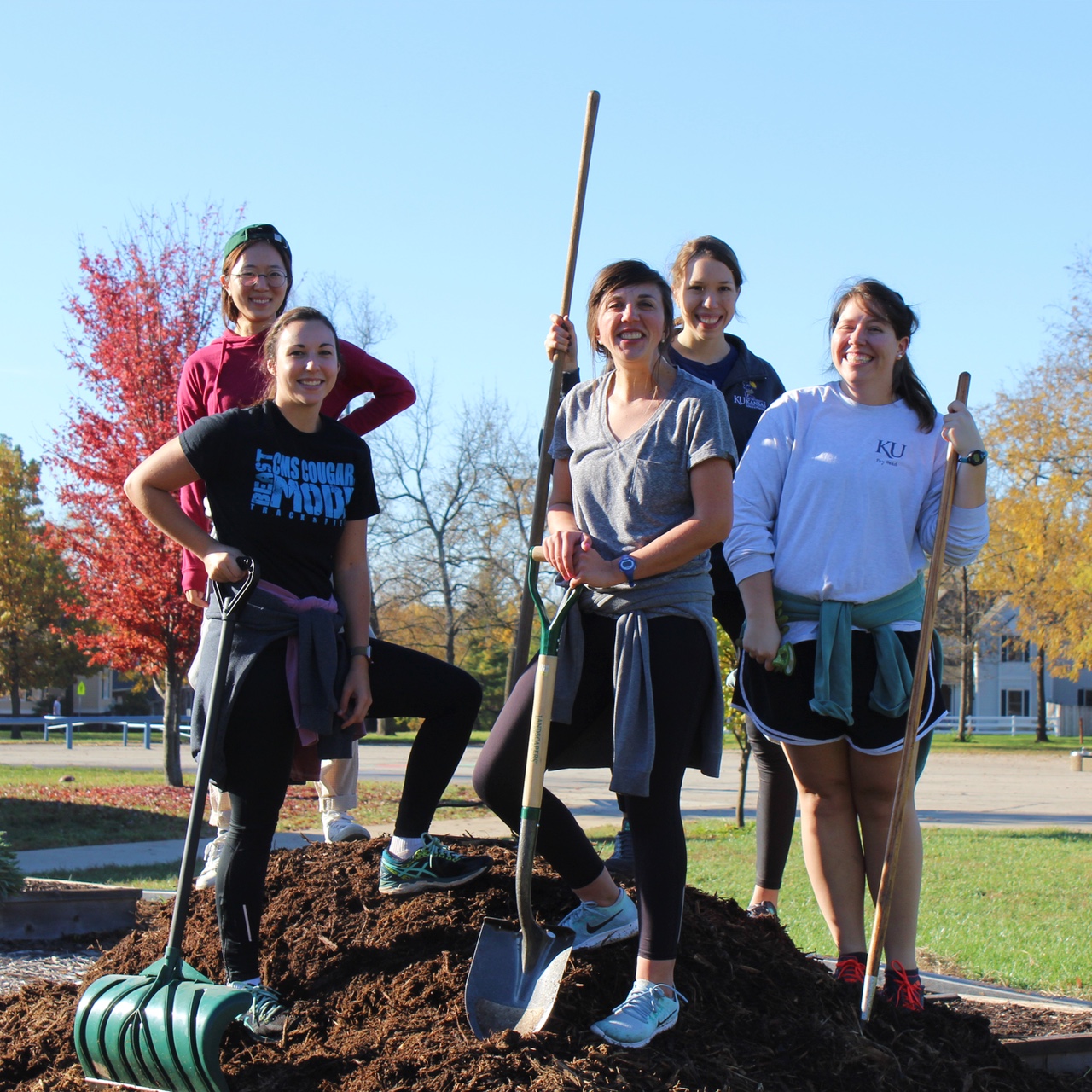 Rock Hill members shoveling mulch